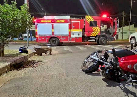 Motoqueiro fura sinal e causa grave acidente no bairro Mata do Jacinto em Campo Grande