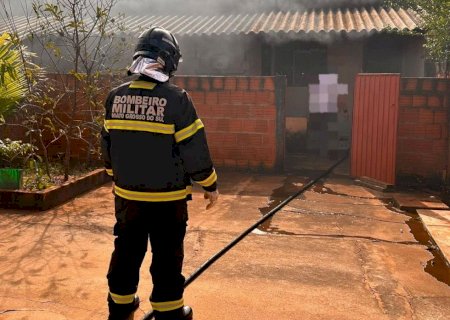 Incêndio em edícula mobiliza Corpo de Bombeiros em Ivinhema
