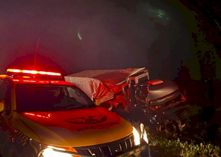 Naviraí: PMR atendeu um sinistro envolvendo dois caminhões na MS-141