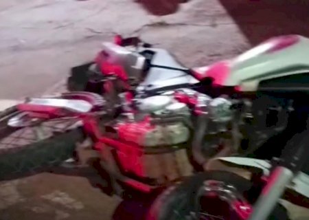 Deodápolis: Motociclista fica gravemente ferido após bater contra carro